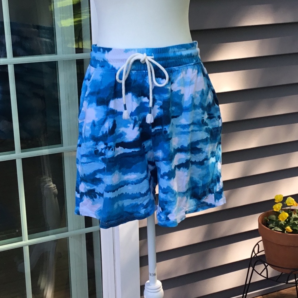 Cuddl Duds blue tie-dye shorts